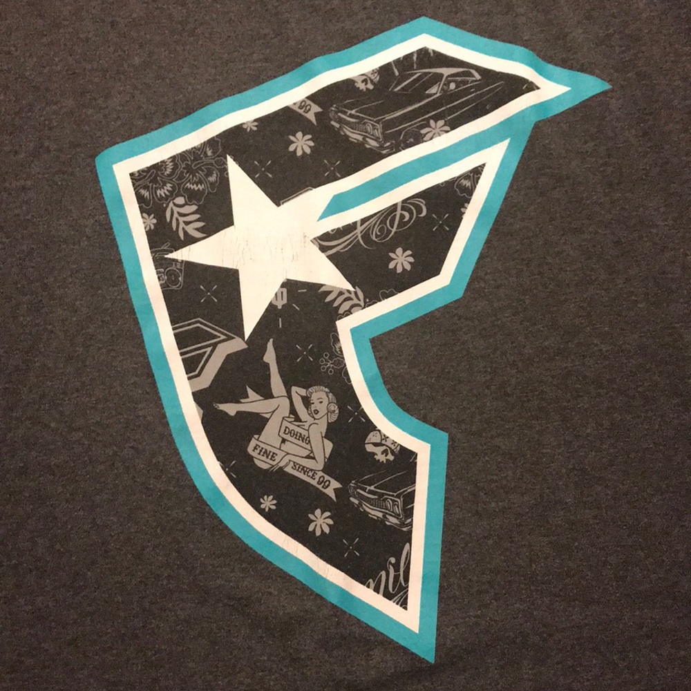 Famous tee - Picture 2 of 4